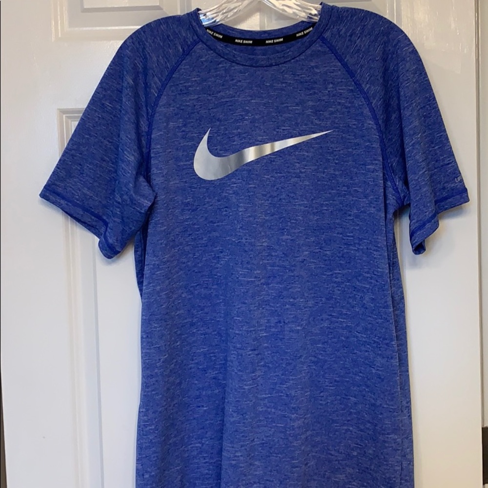 Nike Men’s Medium blue dri-fit shirt